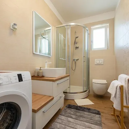 La Prima Privlaka Luxury I *